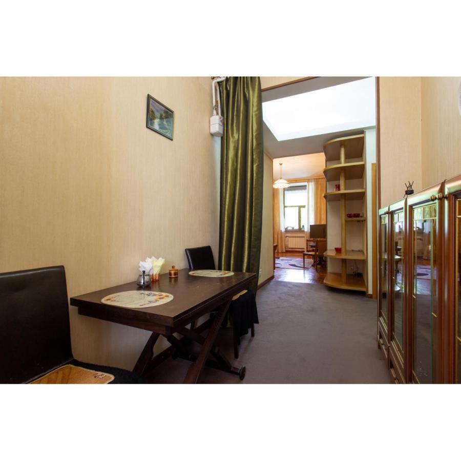 Cozy Apartment On Nezalezhnosti Avenue Kharkov Ngoại thất bức ảnh