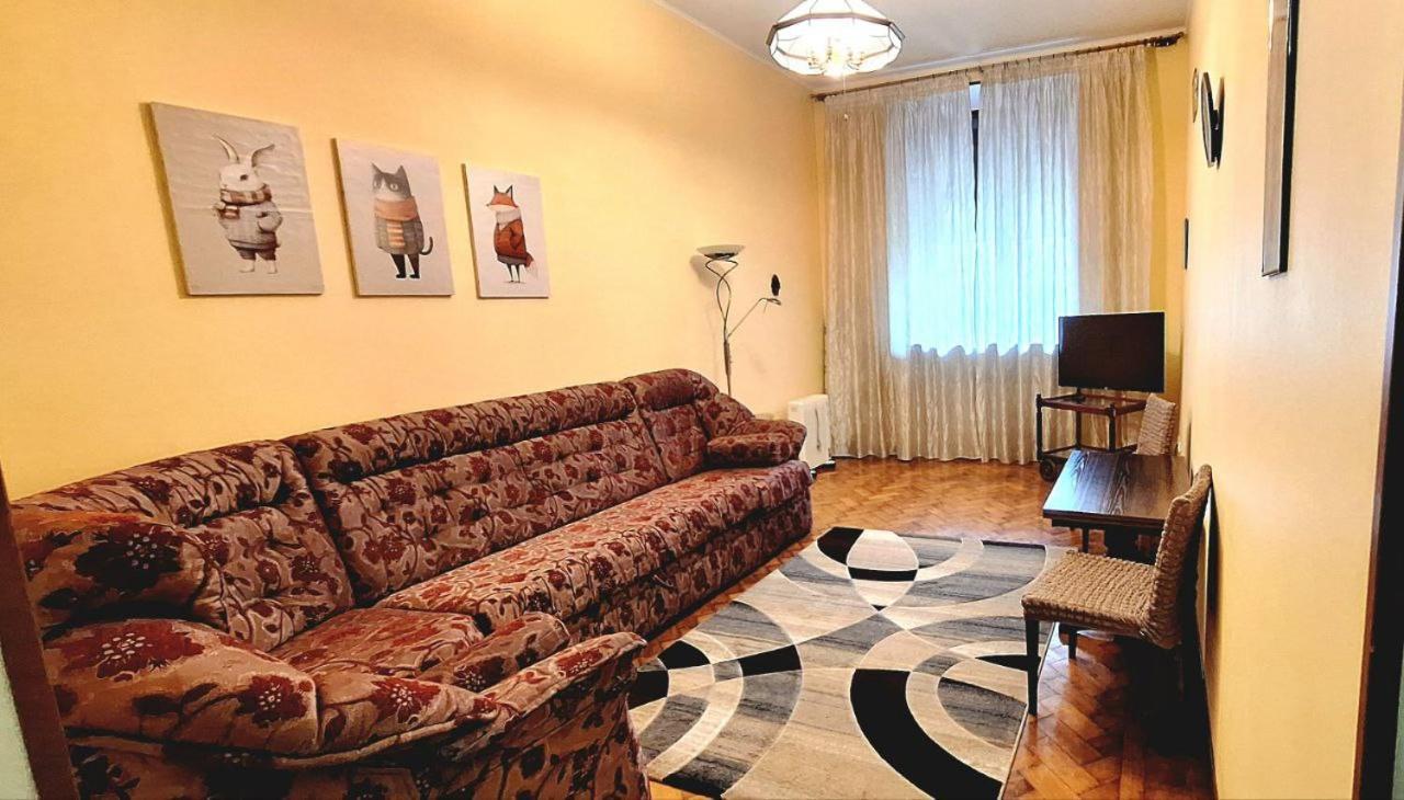 Cozy Apartment On Nezalezhnosti Avenue Kharkov Ngoại thất bức ảnh